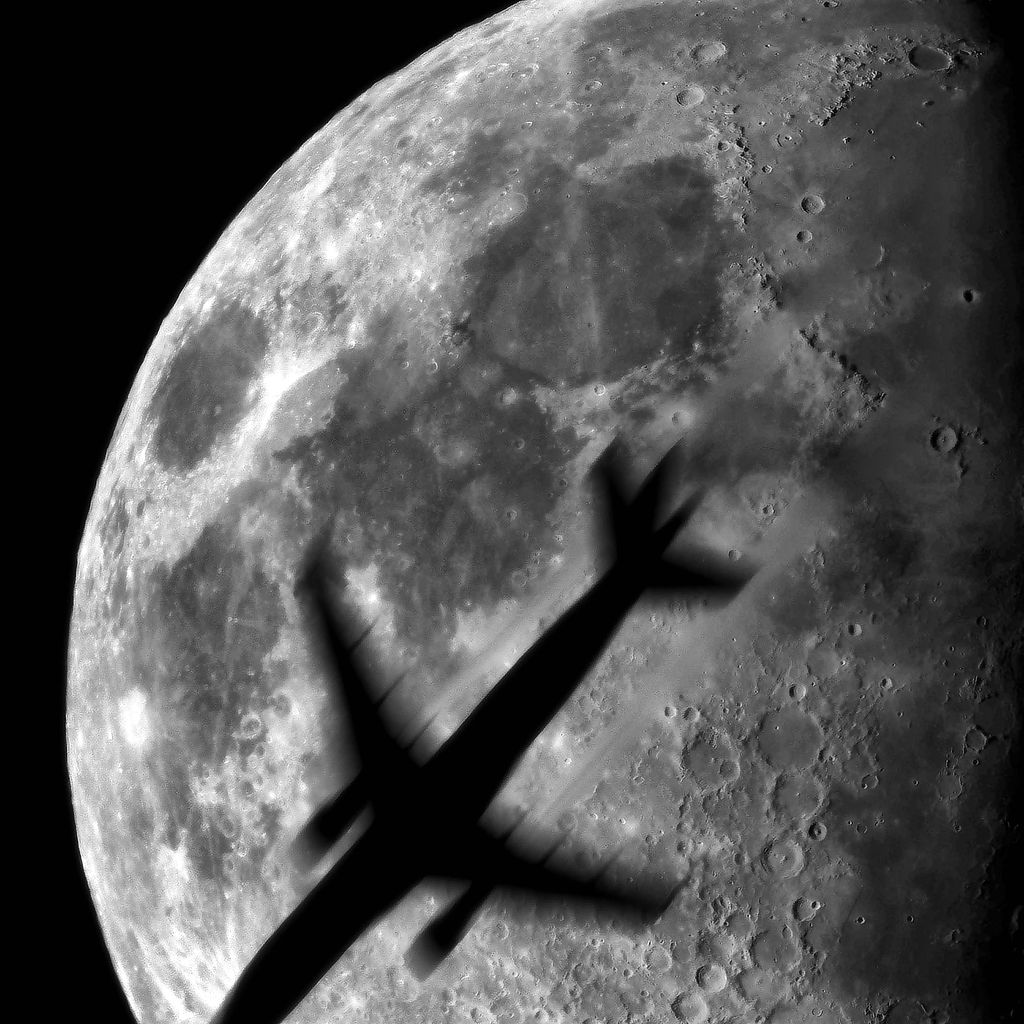 avion et lune  5 1 mo.jpg