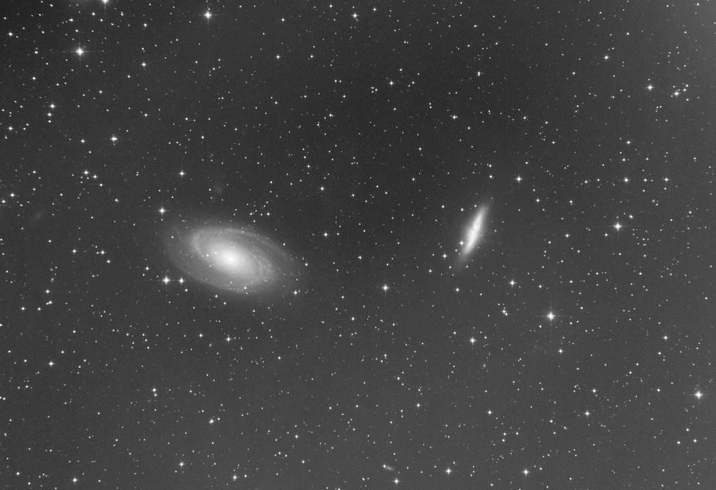 masterLight_BIN-1_9576x6388_EXPOSURE-300.00s_FILTER-G_mono.jpg